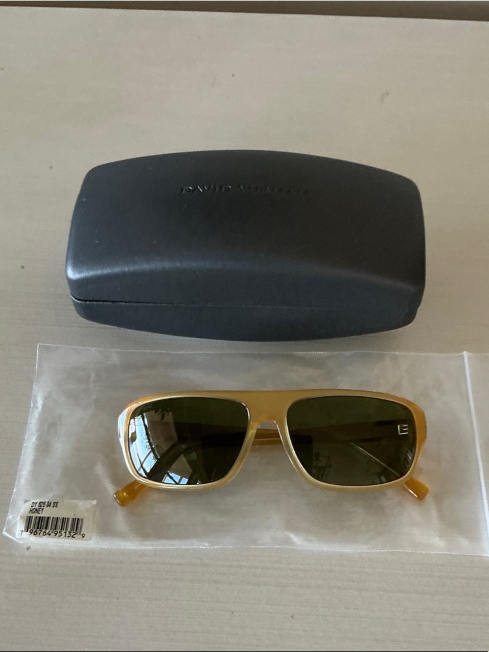 Authentic, David Yurman DY 626, Honey Frame Sunglasses with Green Lenses - Picture 11 of 13